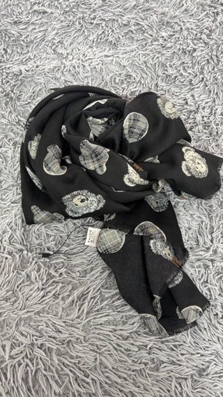Bufanda Negra con Estampado de Osos