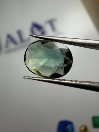 Zafiro Multicolor Natural 1,08 ct con Informe