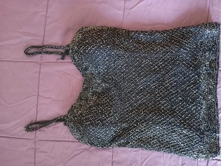 Vestido de fiesta negro y plateado con pedrería