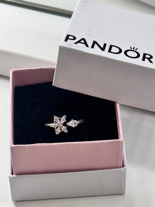 Anillo de Flor Pandora Ajustable