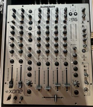 Mesa de mezclas Allen & Heath Xone:96