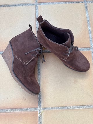 Botines de serraje marrones