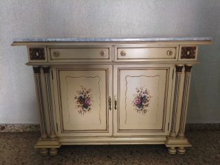 Recibidor antiguo de madera con encimera