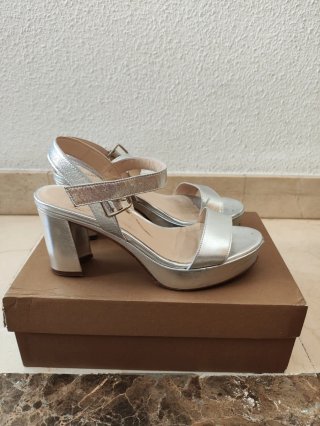 Sandalias Plateadas con Plataforma