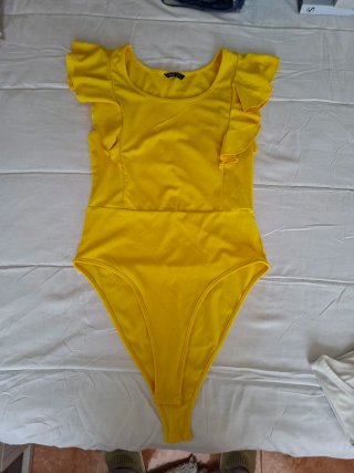 Body Amarillo Shein con Volantes