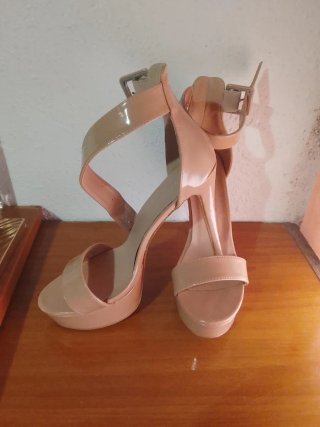 Sandalias de tacón beige