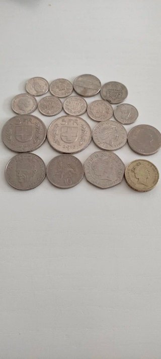 Colección de 17 Monedas Internacionales