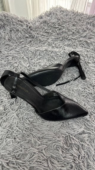 Zapatos de punta Stradivarius negros
