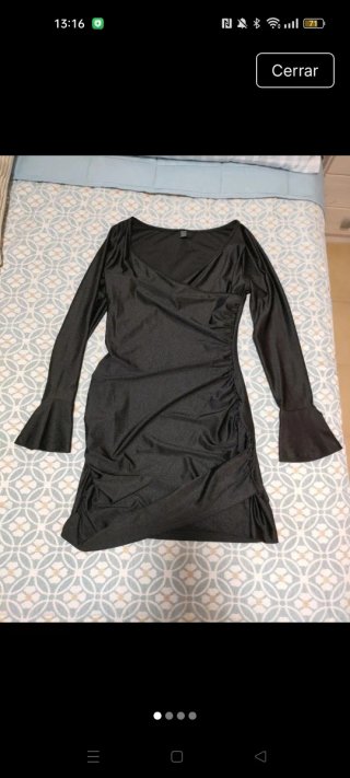 Vestido negro entallado