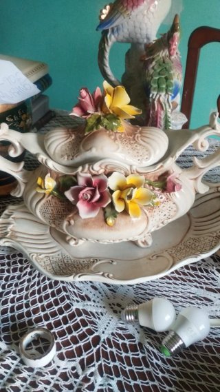 Sopera antigua de porcelana