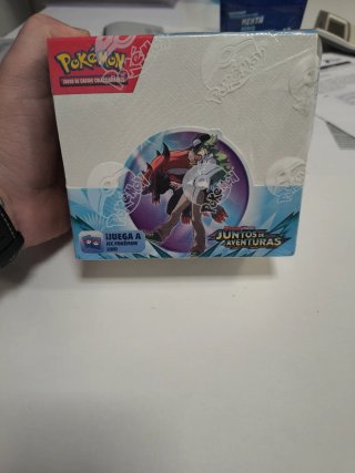 Caja Cartas Pokémon Juntos de Aventuras