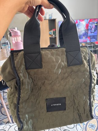 Bolso Uterqüe acolchado verde oliva,