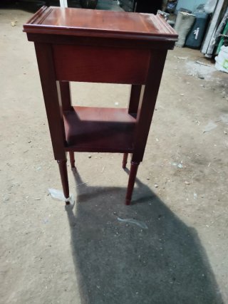 Mesita de entrada de madera