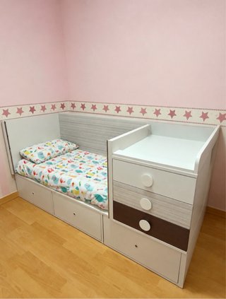 Cuna convertible en cama con cajonera