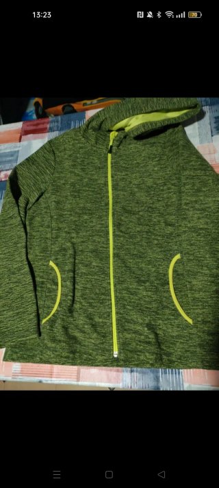 Chaqueta deportiva con capucha
