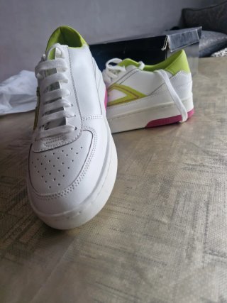 Zapatillas Guess Blancas y Verdes