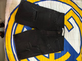 Pantalones vaqueros cortos negros Bershka