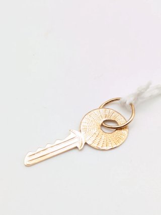 Colgante de Oro 18k con Forma de Llave