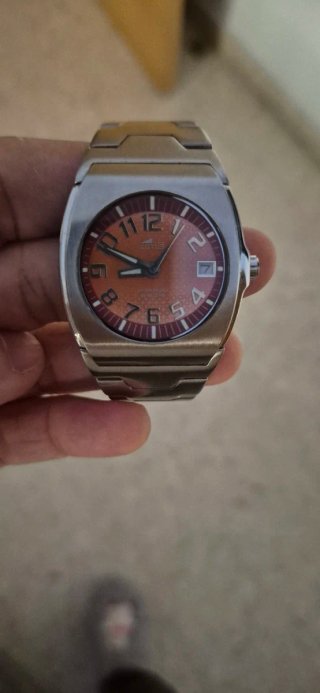 Reloj Unisex Lotus Plateado y Rojo, no tiene pilas