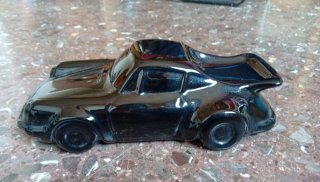 Figura de Coche de Porcelana Negra