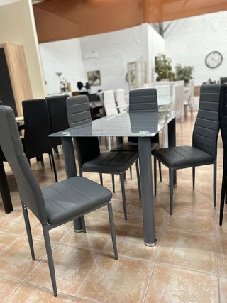 Conjunto mesa nueva + 4 sillas grises.