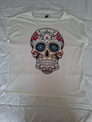 Camiseta Shein con Estampado de Calavera