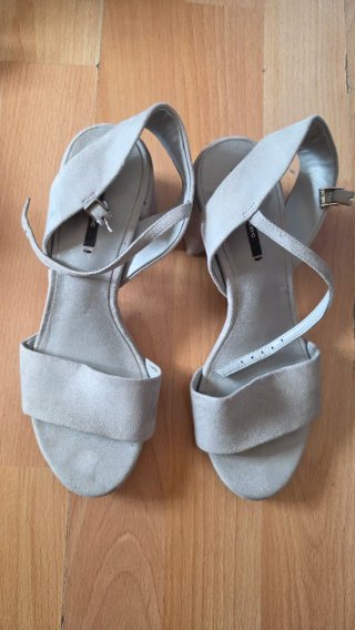 Sandalias de tacón Zara Basic grises
