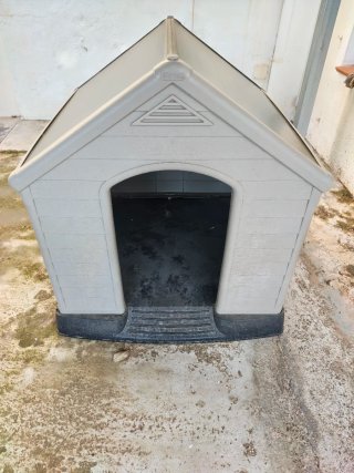 Caseta de Plástico para Perros Grandes.