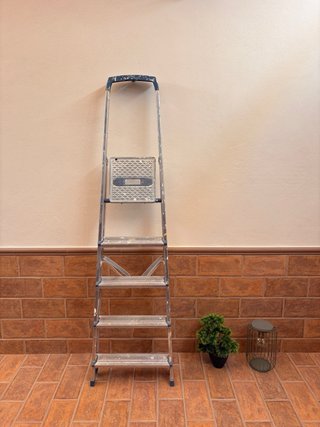 Escalera de Aluminio Plegable