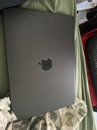 MacBook M3 PRO