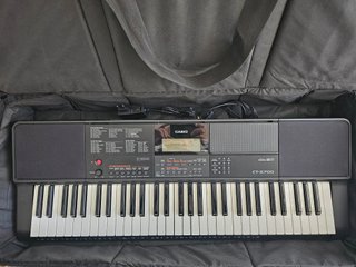 Teclado Casio CT-X700 + est. Thomann y aur.AKG K52