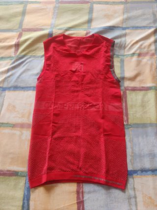 Camiseta sin mangas Compressport roja