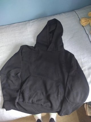 Sudadera Negra con Capucha