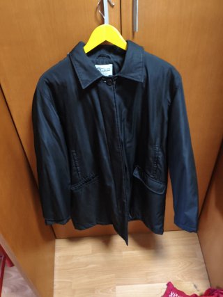 Chaqueta negra de señora botones