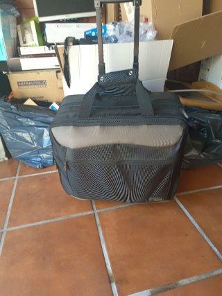 Maletín con ruedas Targus