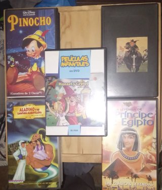 Lote de 4 Películas Infantiles en VHS y un DVD