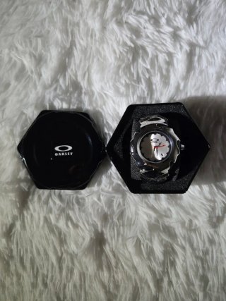 Reloj Oakley Vintage Plateado