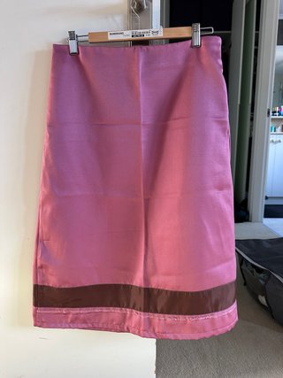 Falda Lila con Detalle en el Bajo