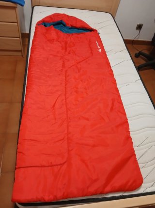 Saco de dormir Quechua rojo + mochila 30 Litros