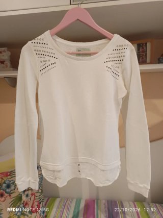 Jersey Blanco con Detalles en Hombros