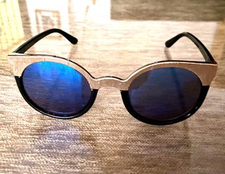 Gafas de sol con lentes azules