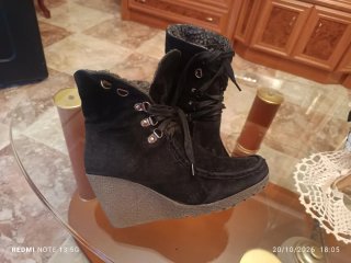 Botines Negros con Cuña