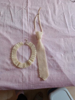 Set de Collar y Corbata de imitación perlas