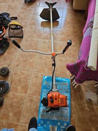 Desbrozadora a Gasolina con Accesorios