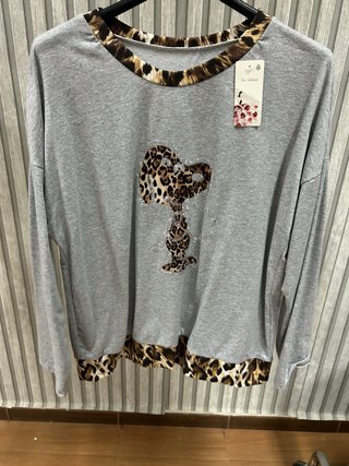 Sudadera Snoopy Gris con Detalles Animal Print
