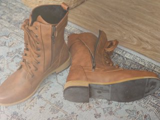 Botines Marrones con Cordones
