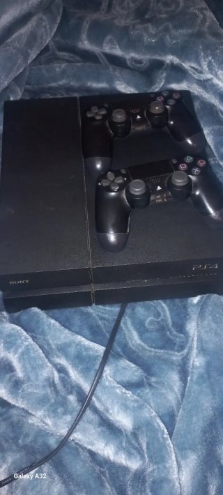 Consola PlayStation 4 (PS4) con 2 mandos et cables