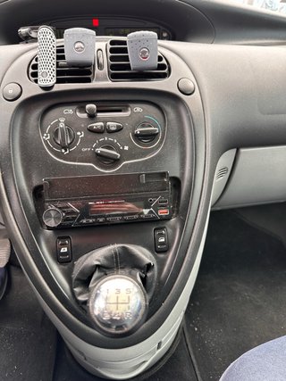 Citroen Xsara piccaso año 2007 etiqueta B