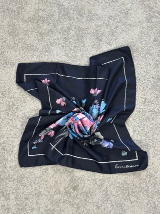 Pañuelo Vintage Emiliani Floral Negro