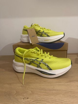Zapatillas Asics Novablast 5 Verdes Talla 42